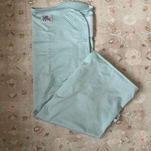 Ollie Baby Swaddle in Soft Mint